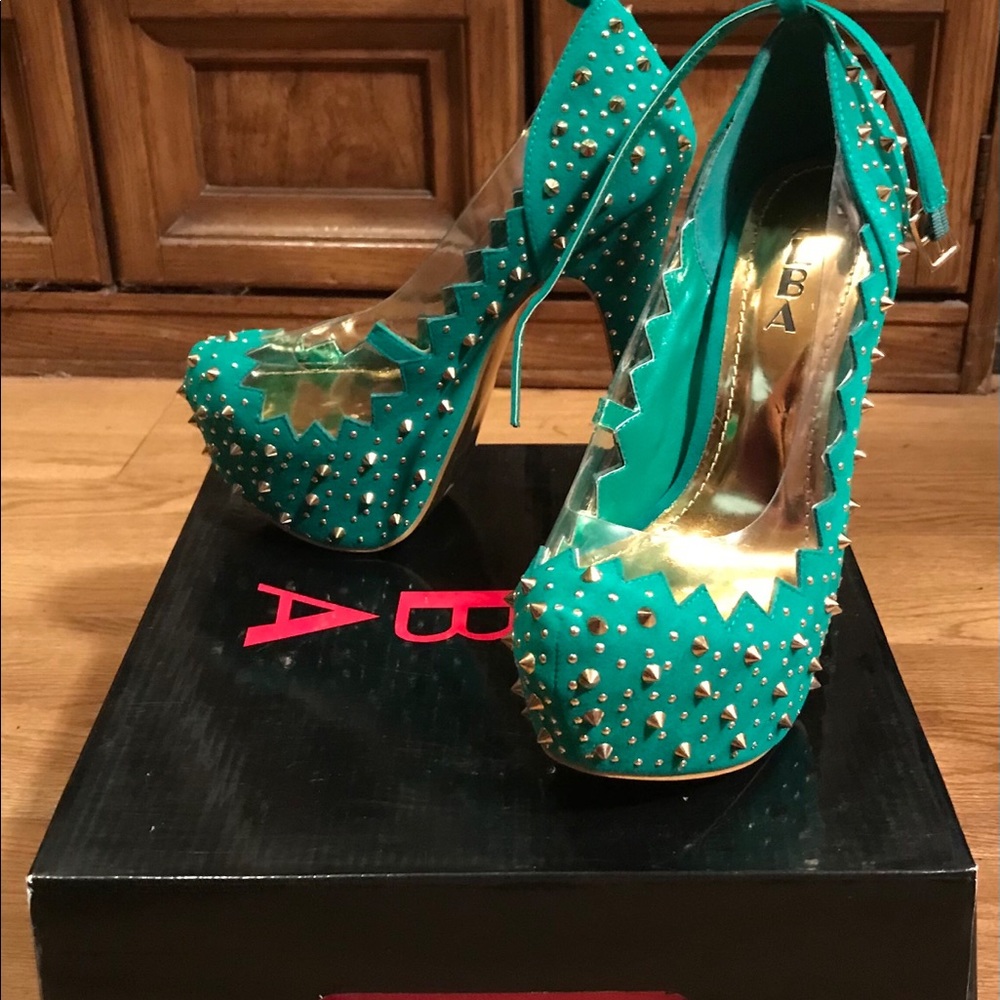 High heels - Picture 2 of 3
